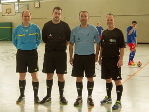 Die Schiedsrichter Sebastian Lieke (Hildesia Diekholzen), Florian Deckwert (VfB Oedelum), Miguel Rey-Lamas und DFB-Futsal-SR Marcus Schierbaum (beide TuS Hasede) hatten keine Probleme.