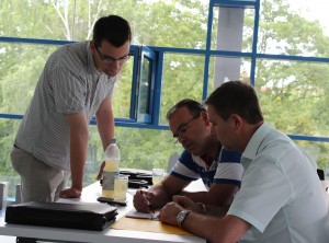 Lennart, Miguel und Marcin bei der Arbeit