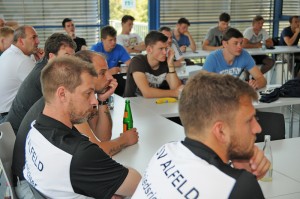 Der Kreislehrwart Florian Deckwert stellt die neuen Änderungen für den Spielbetrieb der Saison 2015/2016 vor.