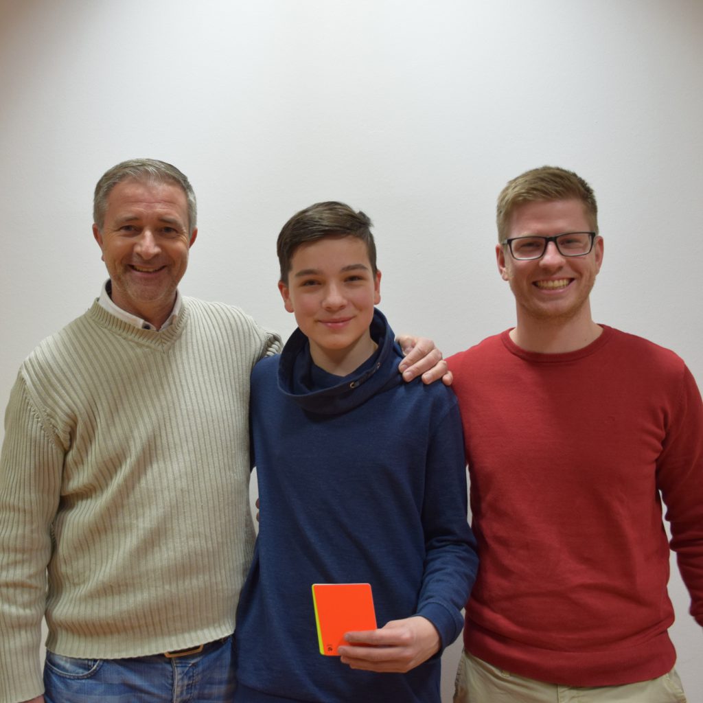 Lehrgangsbester Jannis Ulbrich mit dem KSO Marcin Kuczera (links) und dem KSL Nils Schmidt