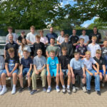 Die erfolgreichen Teilnehmer des Sommerferien Lehrgangs 2025 mit Fabian Willenborg, Marlon Ulbrich und Karsten Gottschild (r.o.) sowie Marcin Kuczera (KSO, links mitte)