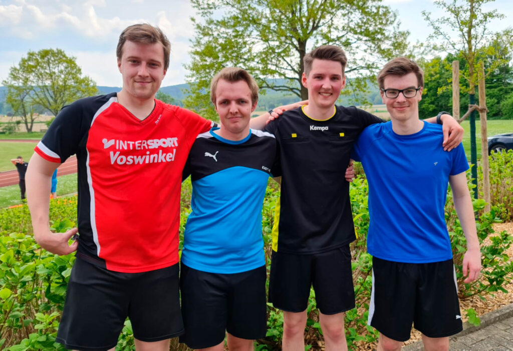David Juntke, Fabian Willenborg, Jan-Lukas Sickfeld und Marcel Paust pfeifen ab sofort auch im Bezirk